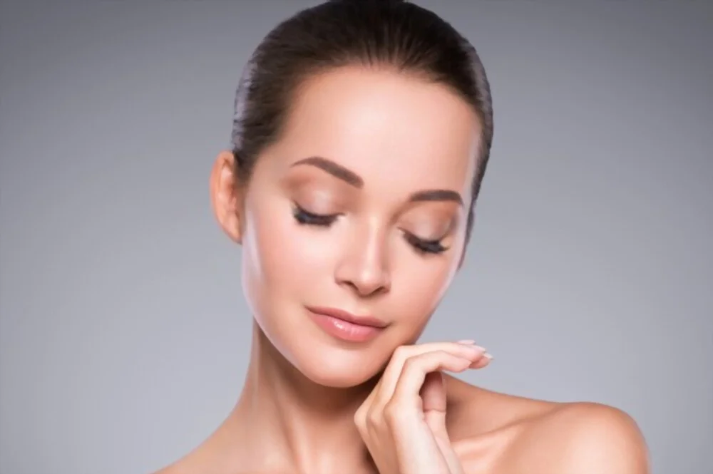 Médecine esthétique : 4 soins pour un visage éclatant sans éviction