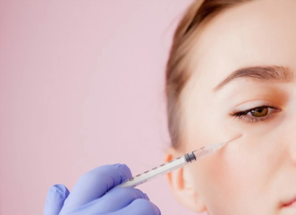 Microbotox en Tunisie : injections superficielles pour lisser la peau, resserrer les pores et améliorer l’éclat du visage