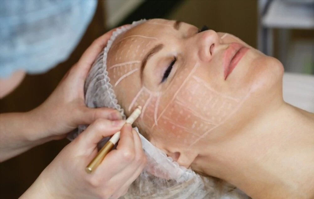 mini lifting visage en Tunisie résultat naturel correction relâchement du visage