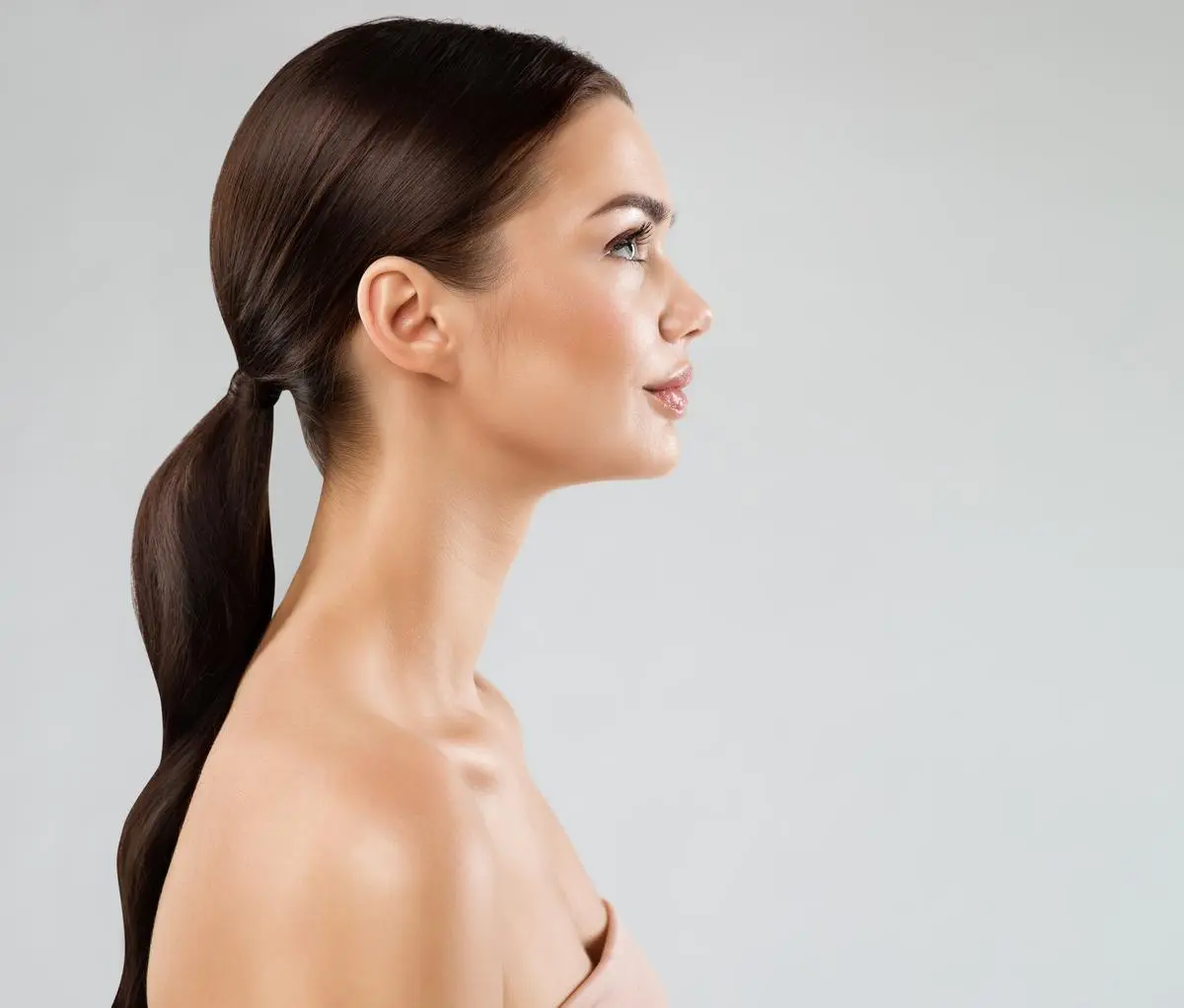 Le Ponytail Lift : Est-ce la nouvelle tendance pour rajeunir le visage ?